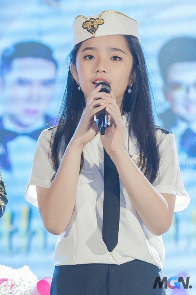 Hé lộ danh tính con gái nuôi của Bằng Kiều: Xinh đẹp, hát hay nay còn được trường cử đi thi Văn quốc tế 2