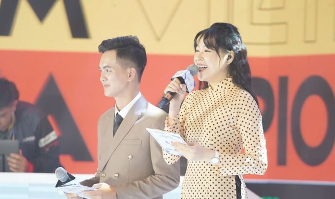 Cận cảnh nhan sắc xinh đẹp của đội hình nữ MC Esports trong ngày thi đấu cuối cùng tại SEA Games 31 2