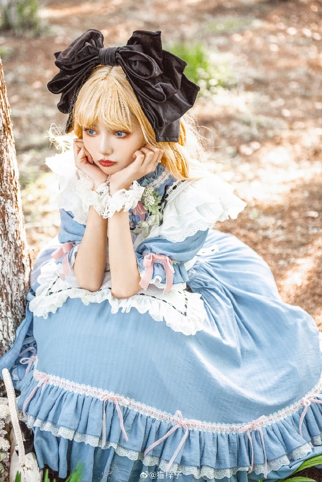 Cô nàng Cat Nekoko trong bộ trang phục cosplay phong cách Lolita