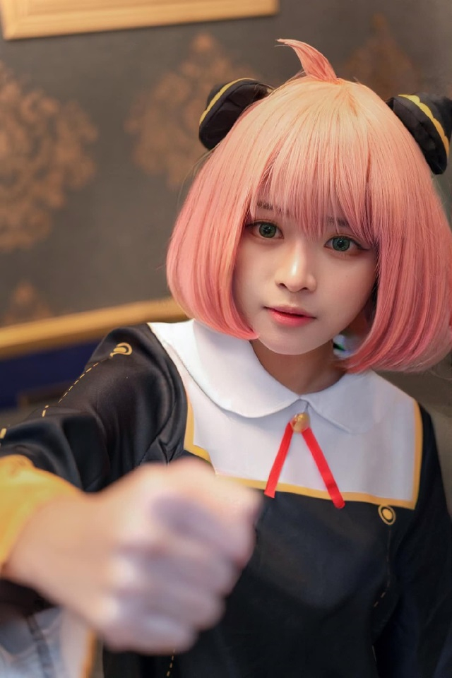 Nữ coser Miho cosplay thành Anya Forger trong Spy x Family