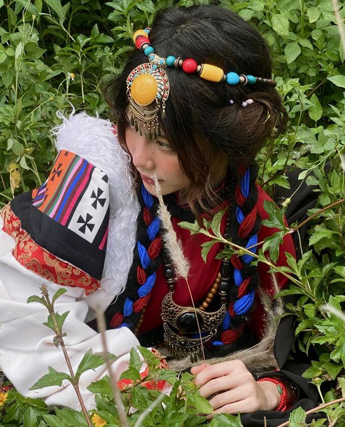 Em gái Linh Ngọc Đàm đẹp lạ trong trong phục Tây Tạng: Nụ cười “tỏa nắng” chiếm spotlight ở mọi khung hình 6
