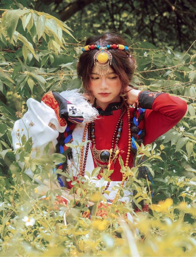 Em gái Linh Ngọc Đàm đẹp lạ trong trong phục Tây Tạng: Nụ cười “tỏa nắng” chiếm spotlight ở mọi khung hình 3
