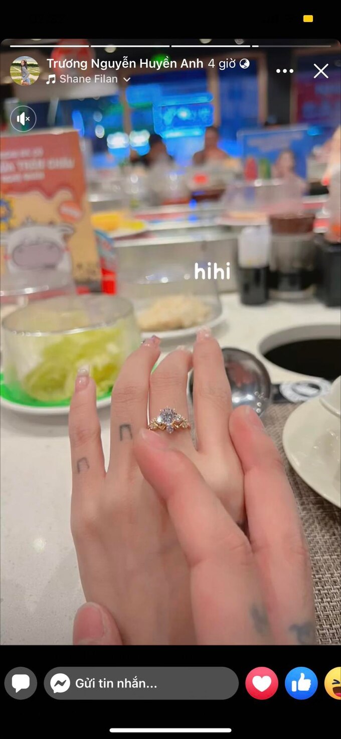 Maris tặng bạn gái nhẫn kim cương 