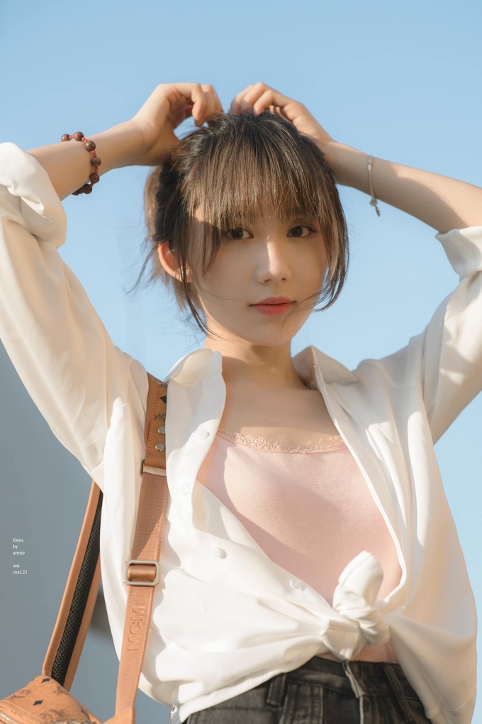 Mina Young đu trend 'vòng eo truyện tranh': Chơi hệ cơ bắp, xóa mác 'nàng thơ' 2