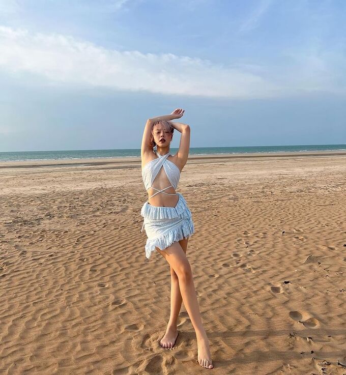 MC Thảo Trang táo bạo ở trời Tây: Khoe thân hình đẹp như tạc với bikini cắt xẻ hiểm hóc 3