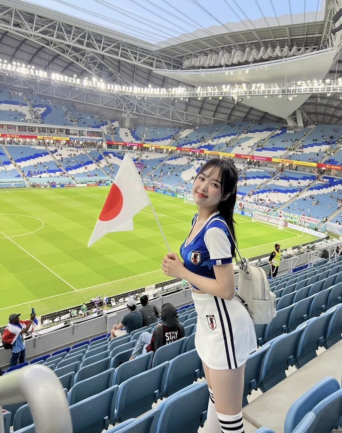 Góc nặng vía: Hot girl Hà Nội chi tiền xem World Cup nhưng cổ vũ đội nào, đội đó thua 1