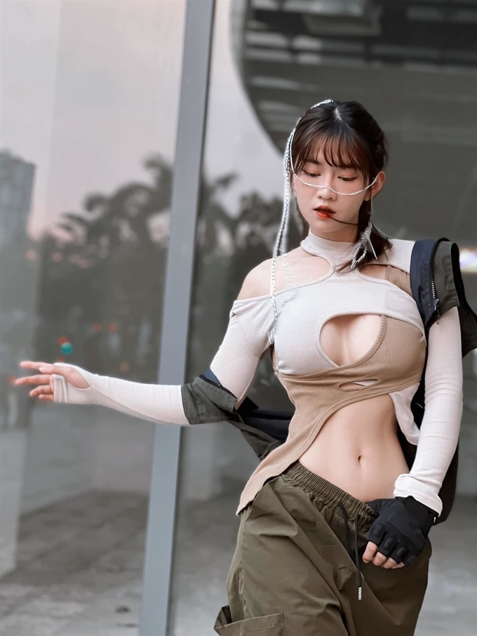 Lê Bống cosplay Yae Miko ở sân bay: Phiên bản nóng bỏng không kém nguyên tác 9