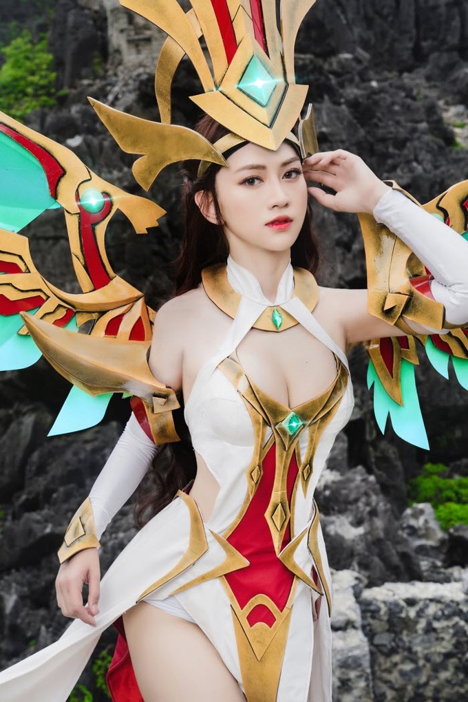 le-bong-sexy-cosplay-lauriel-lac-than-lien-quan-mobile-hinh-2