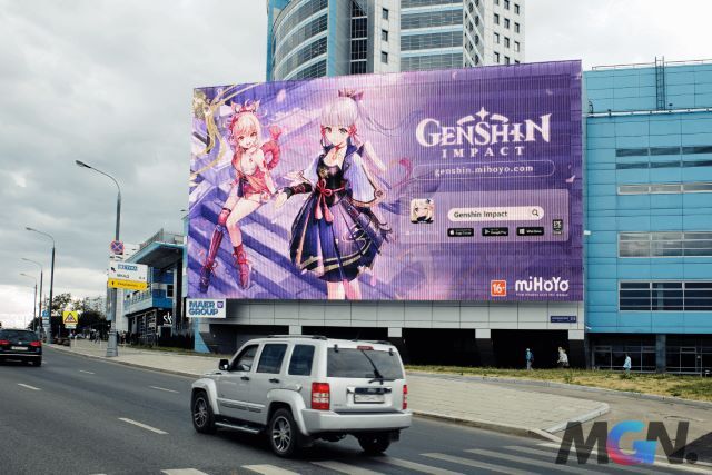 Một áp phích quảng cáo của Genshin Impact tại Nga