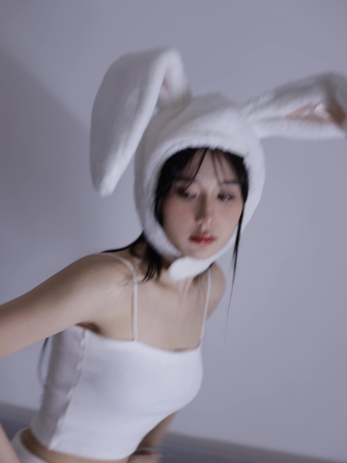 Mina Young hoá thân thành 'cô thỏ' quyến rũ khoe 'đường cong gắt hơn cả đường đua' 6