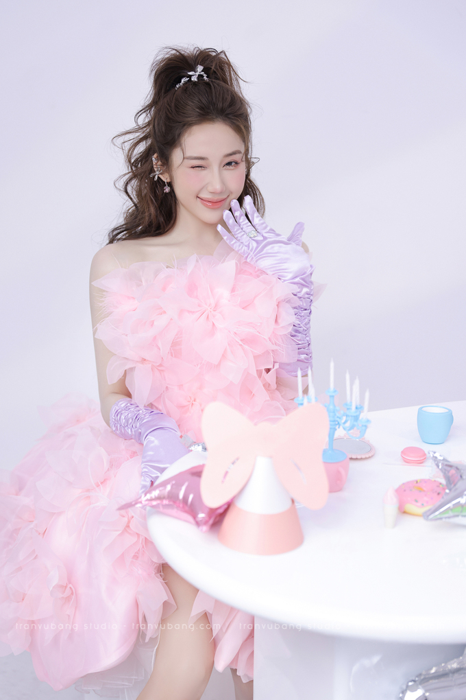 Mina Young hoá 'công chúa kẹo ngọt', bước sang tuổi mới 11