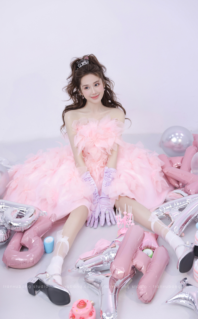 Mina Young hoá 'công chúa kẹo ngọt', bước sang tuổi mới 4