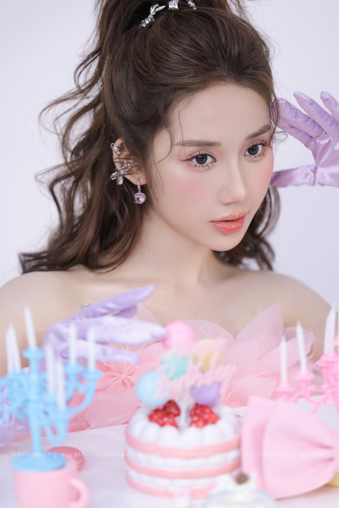 Mina Young hoá 'công chúa kẹo ngọt', bước sang tuổi mới 5