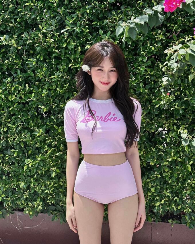 Mina Young chiều fan, tung ảnh bikini như lời hứa nhưng vẫn 'kín cổng cao tường' 4