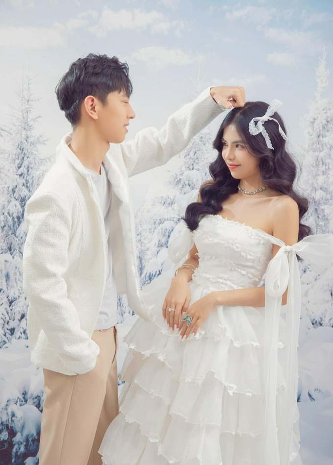 Lộ ảnh MC Mai Dora thử váy cưới: Sẵn sàng theo BLV Văn Tùng 