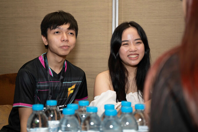 VCT Challengers: Nữ sinh 2k3 vượt nghìn cây số sang Thái để 'hộ tống' bạn trai thi đấu 1