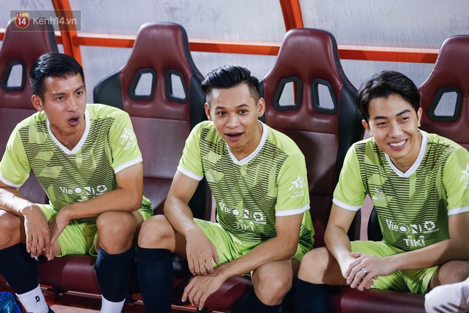 Độ Mixi và Cris Phan kết hợp với nhau ăn ý kiến tạo bàn thắng cho đội Yêu Thương