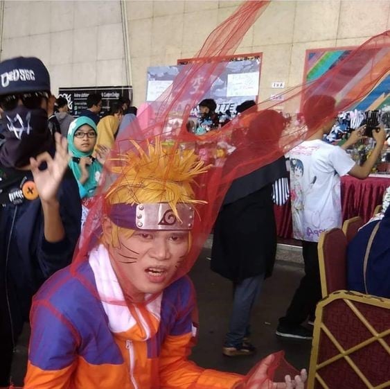 Pha Cosplay Naruto khi sử dụng chakra Cửu Vĩ và biểu cảm 