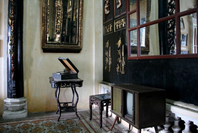 Những vật dụng và chi tiết trang trí trong căn nhà cổ được phục hồi và giữ gìn gần như nguyên vẹn
