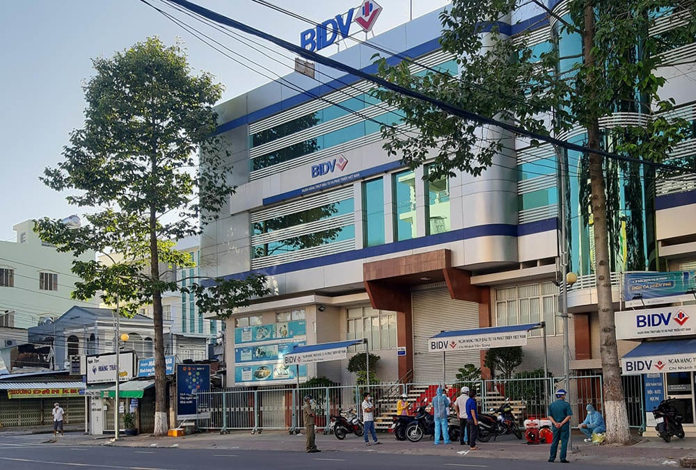 nu-nhan-vien-ngan-hang-o-tien-giang-duong-tinh-ncov