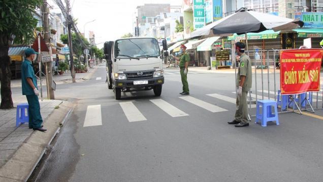 An Giang tăng cường thực hiện nghiêm, triệt để, dứt khoát việc giãn cách xã hội theo tinh thần “ai ở đâu ở đó”. Ảnh H.C (Cổng TTĐT An Giang)