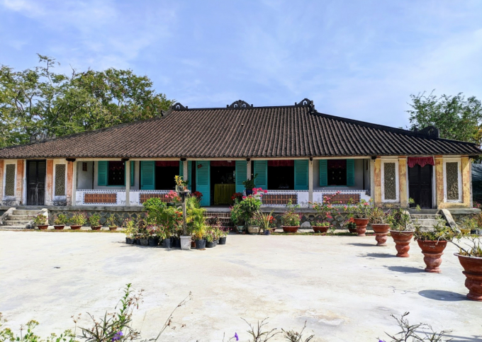 Nhà cổ mang kiến trúc kiểu Huế với 120 cột nhà bằng gỗ quý, đã tồn tại hơn 100 năm ở huyện Cần Đước, tỉnh Long An. Ảnh Mekong Delta Explorer
