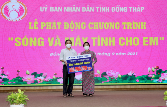 Dịp này, VNPT Đồng Tháp đã hỗ trợ 300 triệu đồng và cán bộ, nhân viên VNPT Đồng Tháp sẽ hưởng ứng ủng hộ từ một đến ba ngày lương. Ảnh Cổng TTĐT Đồng Tháp