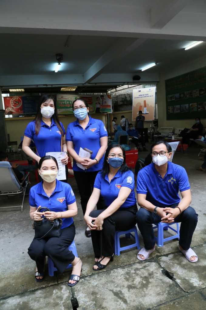 Tập thể giáo viên Trường Tiểu học Ngô Quyền - quận Ninh Kiều tham gia hiến máu