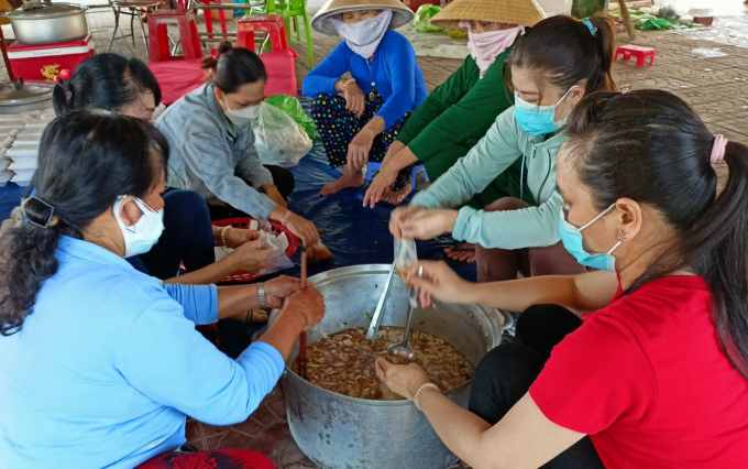 Bếp ăn lúc nào cũng rực lửa, rộn ràng tiếng cười nói