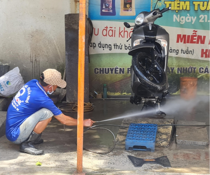 Sau khi áp dụng Cấp độ 1, các tiệm rửa xe trên địa bàn quận Ninh Kiều hoạt động hết công suất.
