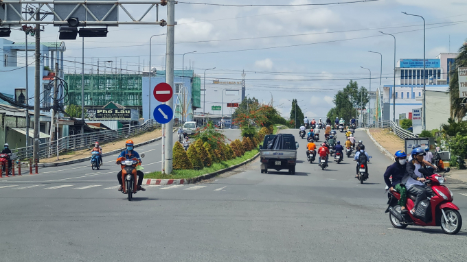 Ngày 18/10, UBND Cần Thơ có Công văn quy định tạm thời thích ứng an toàn, linh hoạt, kiểm soát hiệu quả dịch COVID-19 tương đương với Cấp độ 1. Tuy nhiên, chỉ sau vài ngày công bố cấp độ 1, Cần Thơ đã ghi nhận nhiều ca mắc COVID - 19 trong cộng đồng.