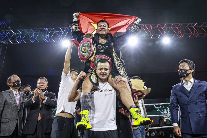 Thu Nhi là tay đấm nữ Việt Nam đầu tiên sở hữu đai Boxing WBO thế giới. Ảnh NVCC