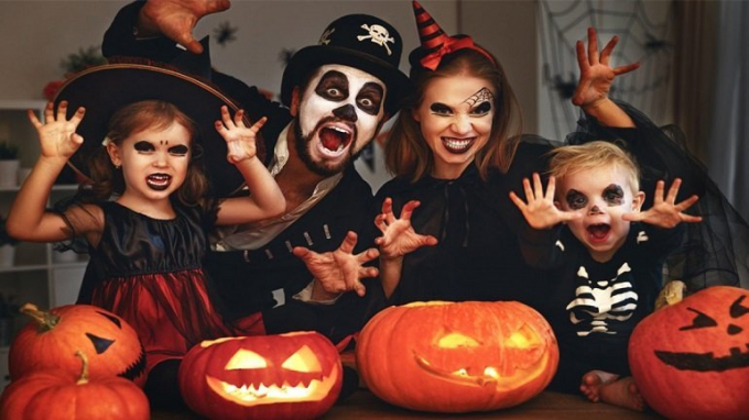 Halloween là sự pha trộn giữa những nghi lễ tôn giáo và tập tục cổ xưa của nhiều nền văn hóa khác nhau.