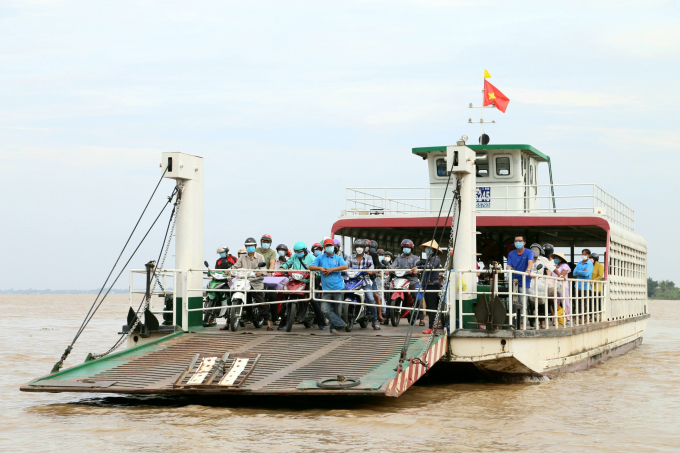 Bắt đầu từ 0h ngày 27.10, 12 bến khách ngang sông, liên tỉnh vượt sông Hậu được phép hoạt động trở lại với tần suất bình thường.