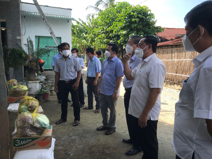 Đoàn công tác của tỉnh khảo sát thực tế công tác phong tỏa, cách ly chống dịch Covid-19 tại xã Ô Lâm, huyện Tri Tôn.