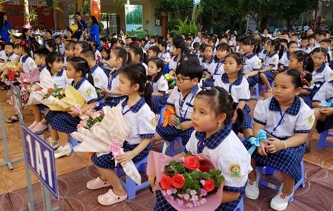 Học sinh Trường Tiểu học Võ Trường Toản hân hoan đón chào năm học mới. (Ảnh: Thanh Xuân) Sở GDĐT Cần Thơ