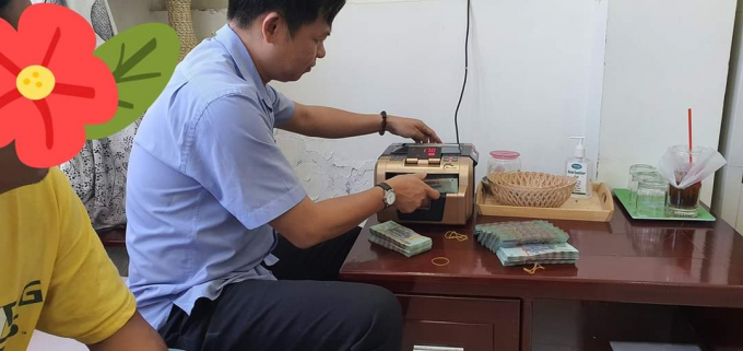 Ngoài công việc chính, anh T. còn tranh thủ thời gian để môi giới bất động sản như một nghề tay trái nhưng đem lại nguồn thu nhập cao.