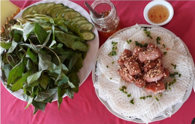 Để miếng bánh ngon, người làm bánh phải chọn mua loại bột gạo ngon giúp bánh trong, dai và thơm ngon