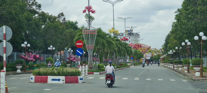 Những người ở khu vực 'vùng đỏ' tiêm đủ 2 liều vaccine Covid-19 mới được tham gia các hoạt động tại cơ quan, công sở trong hệ thống chính trị. Ảnh: Quang Lợi