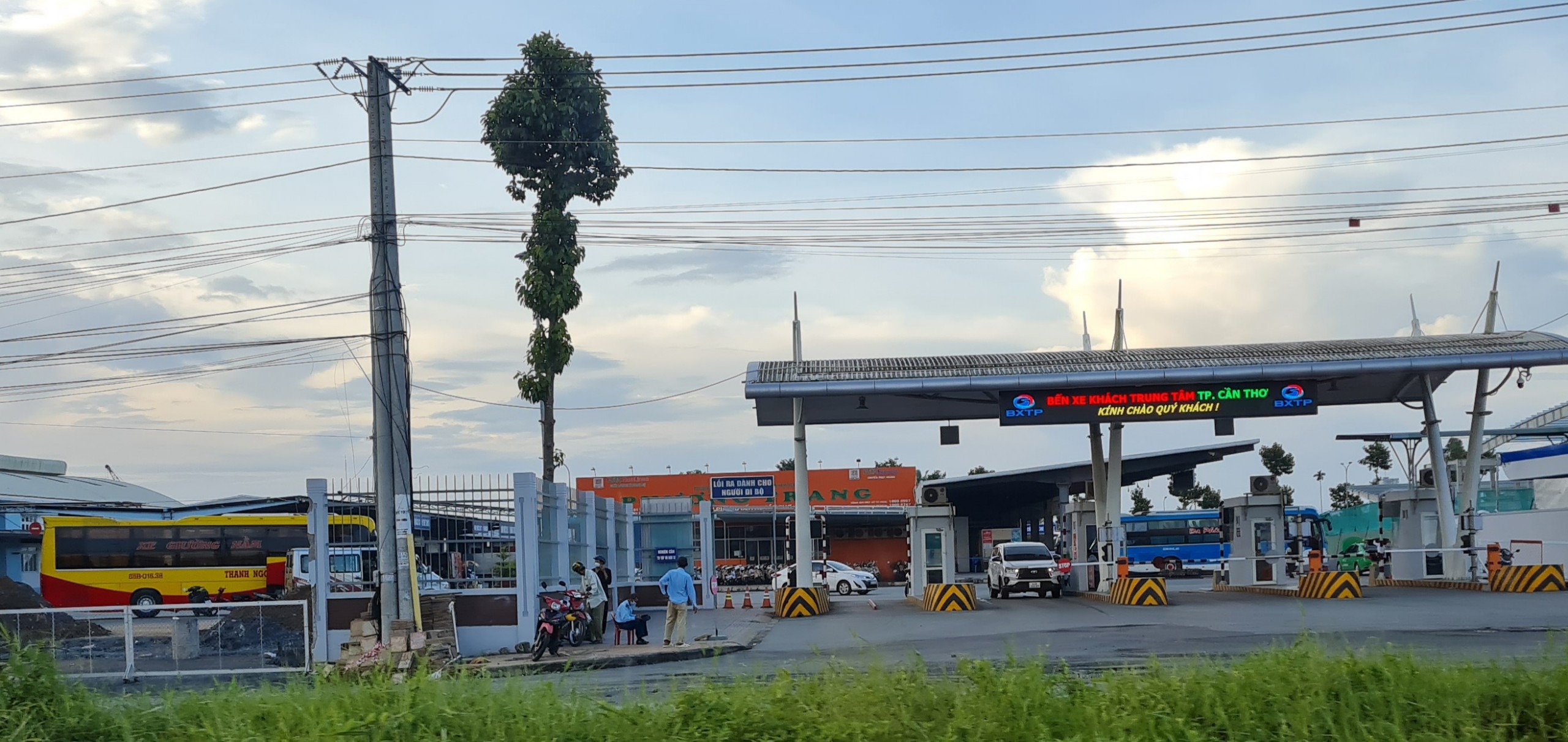 Bến xe khách trung tâm TP.Cần Thơ vắng hoe hành khách. Ảnh: Quang Lợi.