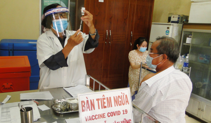 Có 241.146 trên tổng số 330.233 công nhân, lao động toàn tỉnh được tiêm vaccine mũi 1, đạt 73%; đã tiêm đủ 2 mũi là 137.337 người, đạt 41,6%. Ảnh: Báo Ấp Bắc.