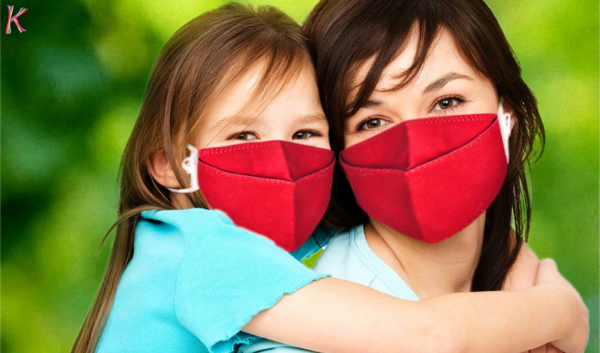 Đeo khẩu trang có tác dụng ngăn chặn phơi nhiễm virus SARS-CoV-2 qua giọt bắn hay các hạt li ti của nước bọt khi nói chuyện, ho hay hắt hơi.