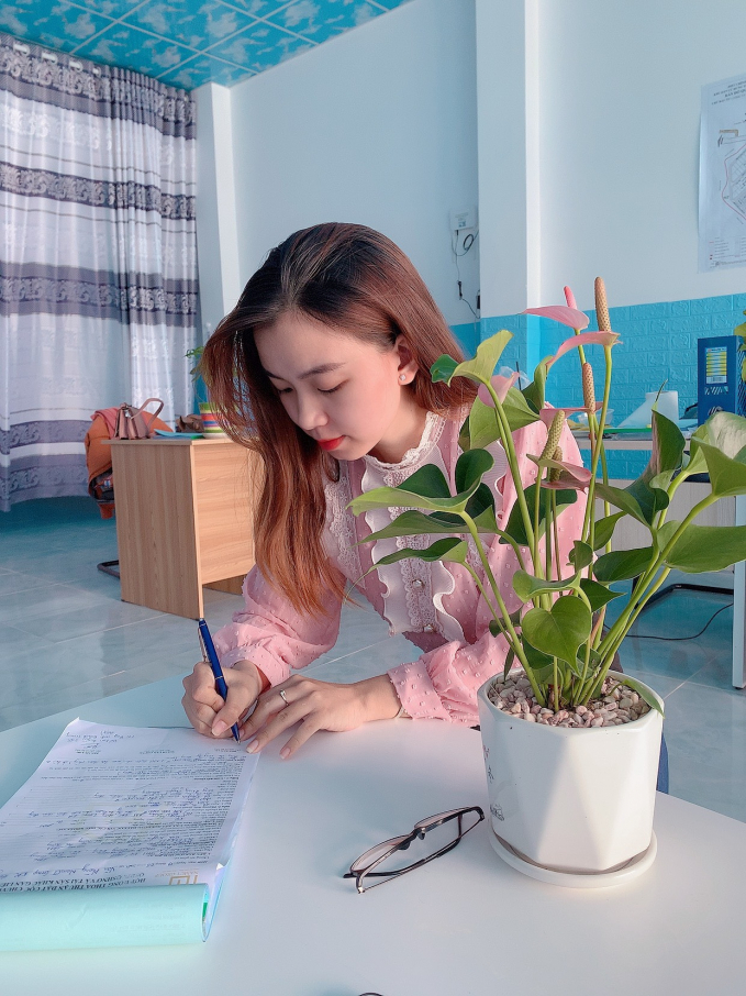 Sau thời gian 'bén duyên' với môi giới bất động sản, chị Nguyễn Thị Bé Thơ đã chọn gắn bó dài lâu với nghề này.