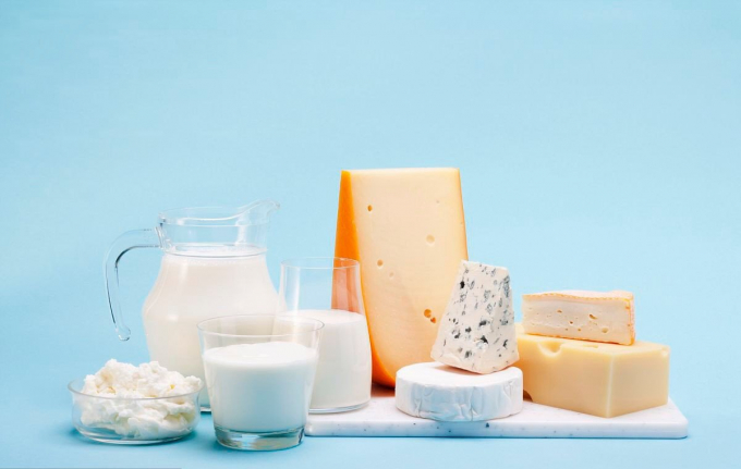 Sữa chứa thành phần dinh dưỡng có lợi cho sức khỏe, tuy nhiên bạn hãy sử dụng chúng với một liều lượng nhất định. Ảnh: vinmec.