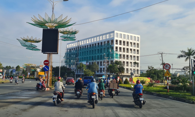 TP Cần Thơ yêu cầu người dân chưa tiêm hoặc tiêm chưa đủ liều vắc xin hạn chế di chuyển ra khỏi nơi ở. Ảnh Quang Lợi