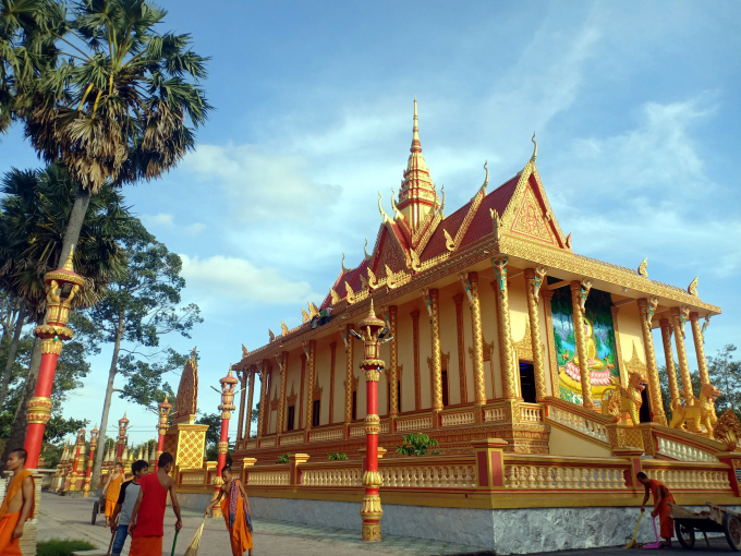 Đây là một trong những ngôi chùa Khmer được liệt vào hàng lớn nhất, đẹp nhất và lộng lẫy nhất trong hệ thống chùa Khmer ở Nam Bộ với tuổi đời dài hơn một thế kỷ. Ảnh: thamhiemmekong.