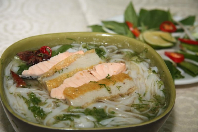 Nếu muốn thưởng thức món phở cá này, bạn hãy đến quán Làng Báo có địa chỉ ở đường Trần Văn Hoài, Quận Ninh Kiều, Cần Thơ. Ảnh tuhaoviet.