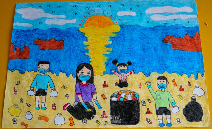 Bức tranh đoạt giải Nhất của em Ngô Bảo Hân (lớp 5B, trường Tiểu học Phan Ngọc Hiển) vẽ về chủ để bảo vệ môi trường biển, đảo.