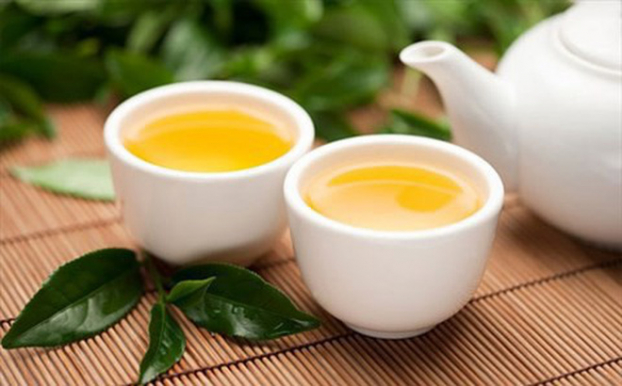 Thống kê từ 14 nghiên cứu đã cho thấy những người uống trà xanh với nồng độ cao trong 12 tuần giảm từ 0,2 đến 3,5kg so với những người không sử dụng loại đồ uống này. Ảnh Giadinhmoi.