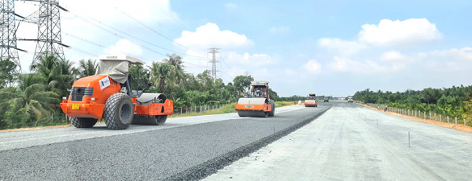 Dự án cao tốc Trung Lương- Mỹ Thuận sắp hoàn thành, trong khi Cty Nguyễn Vinh vẫn chưa thu hồi được hơn 13,5 tỉ đồng nợ cung cấp vật liệu xây dựng. (Ảnh SGĐTTC)